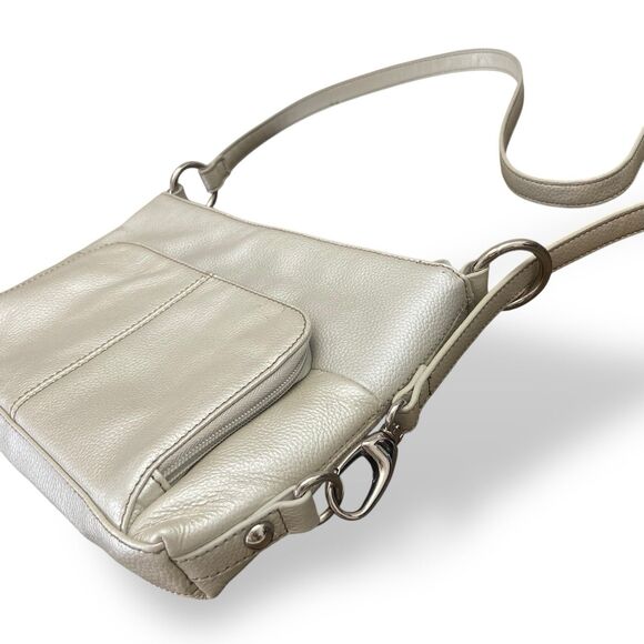 Tignanello Pebbled Metallic Silver Leather Crossbody Shoulder Bag Purse Pockets - Picture 12 of 16